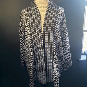Sunny Leigh Women geometric print black and white kimono style cardigan